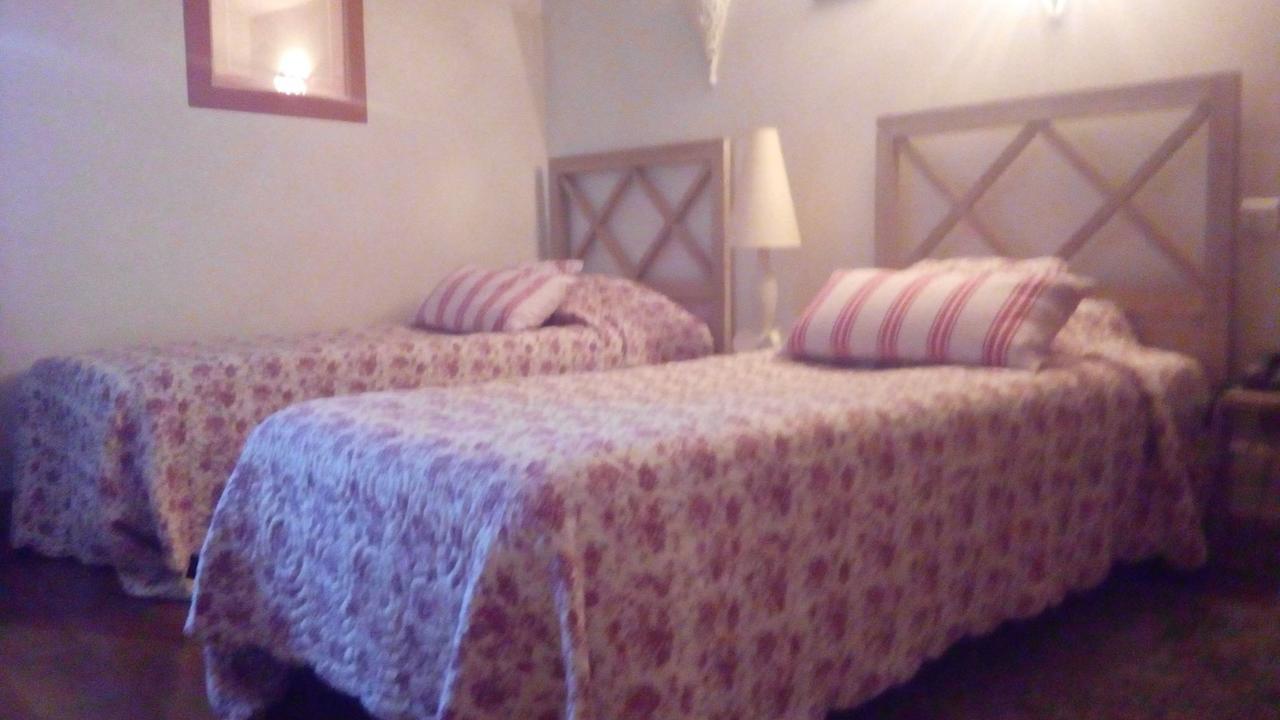 Auberge Fleurie Montsalvy Exterior foto