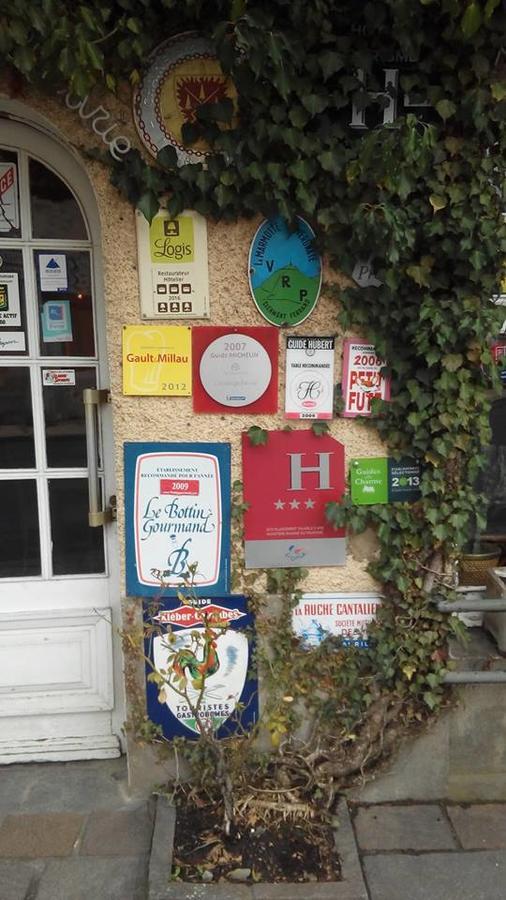 Auberge Fleurie Montsalvy Exterior foto